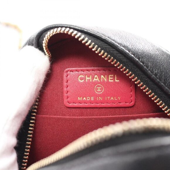 Chanel 19 Round Clutch With Chain Black Quilted Lambskin - Picture 5 of 10